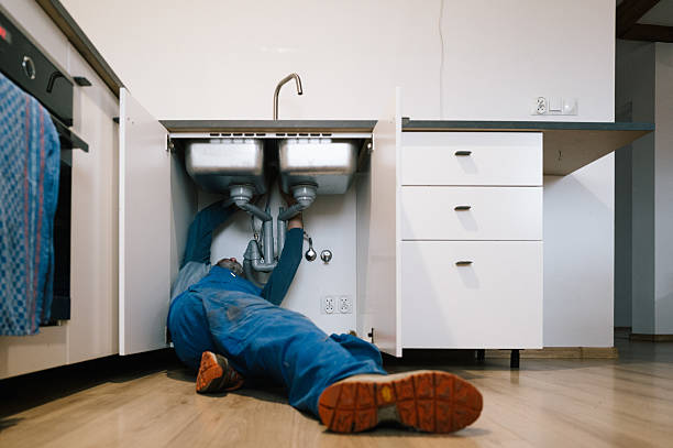Professional Leak Detection technician working in Houston, TX